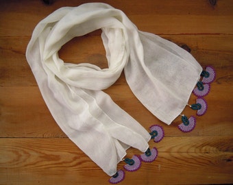 white cotton scarf with lilac crochet fanshapes