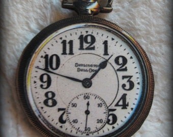 Stitch in Time Needle Minder with double magnet by cheswickcompany