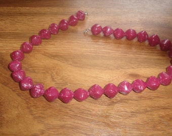 vintage necklace maroon marbled lucite