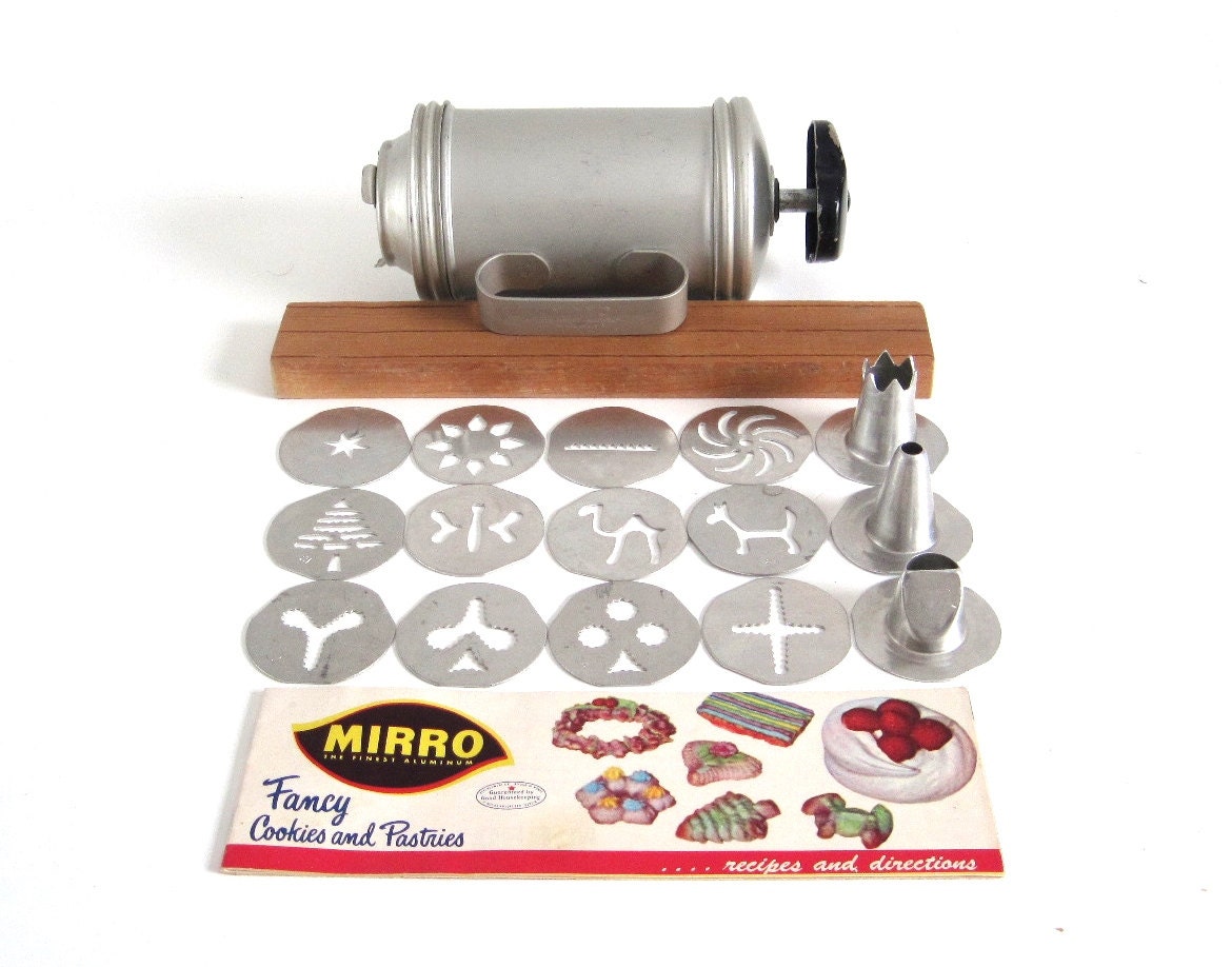 Mirro Cookie Press Vintage Hand Crank Cookie by LaurasLastDitch