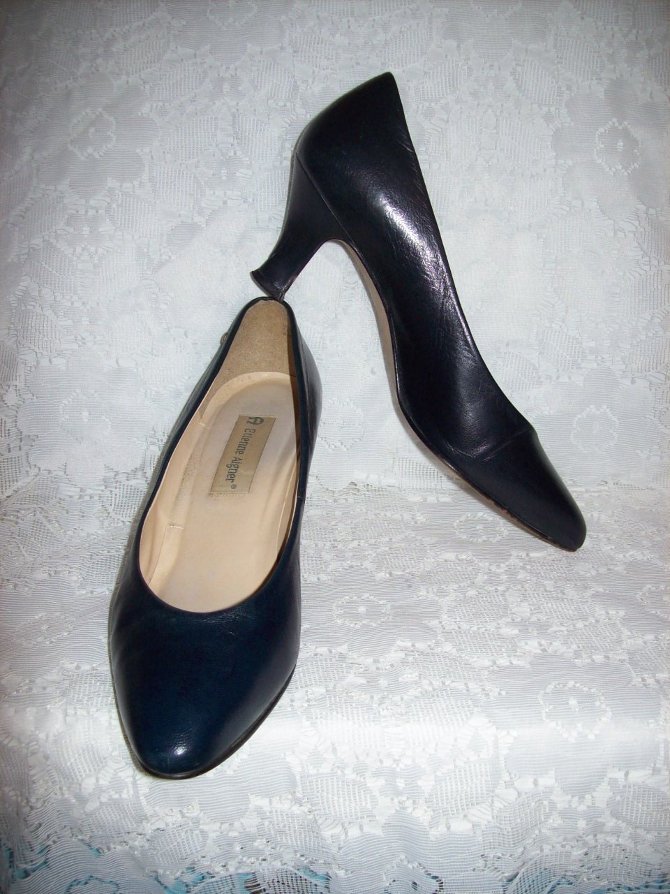 navy pumps ladies