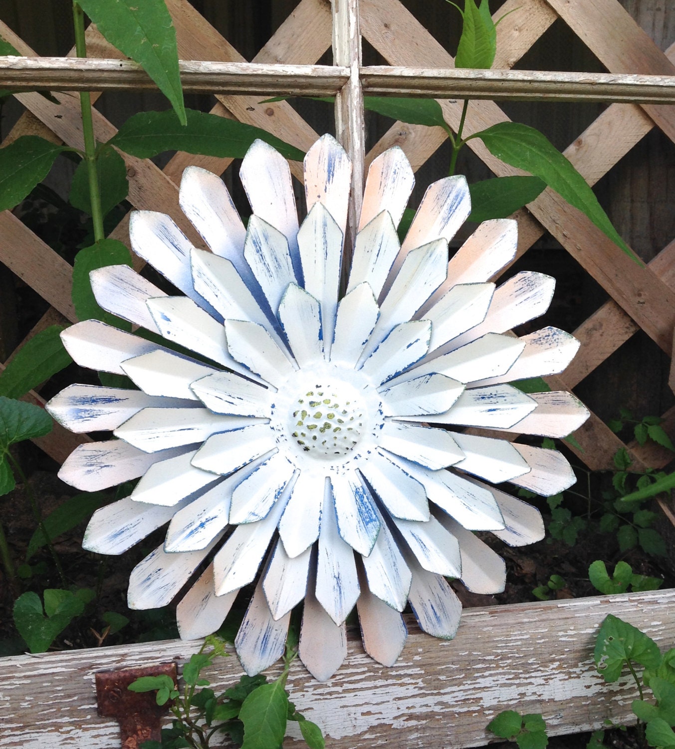12 Wall/Fence Flower White Zinnia Metal Yard Art