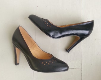 SALE 1960s stilettos, Vintage heels, black high heels, size 8.5
