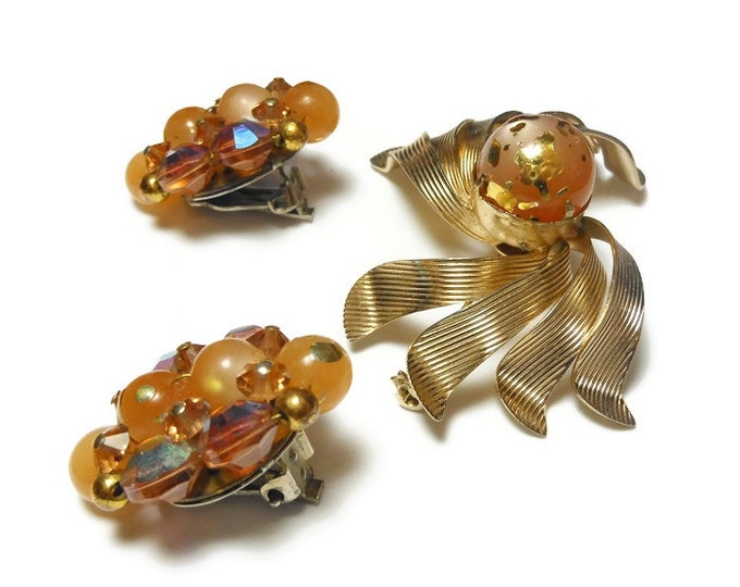 Marvella 1950s brooch and earrings set, a gold ribbons with gold splattered glass bead center, clip earrings have aurora borealis beads AB
