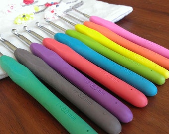 Set For 9pcs Crochet Hooks, Aluminum Crochet Hooks ,With TPR Soft Rubber Handles, High quality Hand Hooks,Crochet Tool Size 2mm-6mm