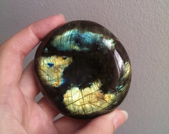 Large Polished Labradorite Palm Stone - Large Crystal - Crystal Gift - Meditation Crystal - Home Decor - Healing Energy - Healing Crystal