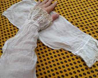 Victorian White Arm Warmers Lace Wristlet Cuffs French Handmade Cotton Sleeves Bridal Accessory #sophieladydeparis