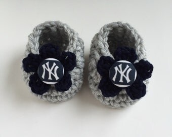 Yankees baby girl booties, Yankees baby girl, Yankees baby shower gift, crochet baby booties, booties for baby, crochet baby shoes