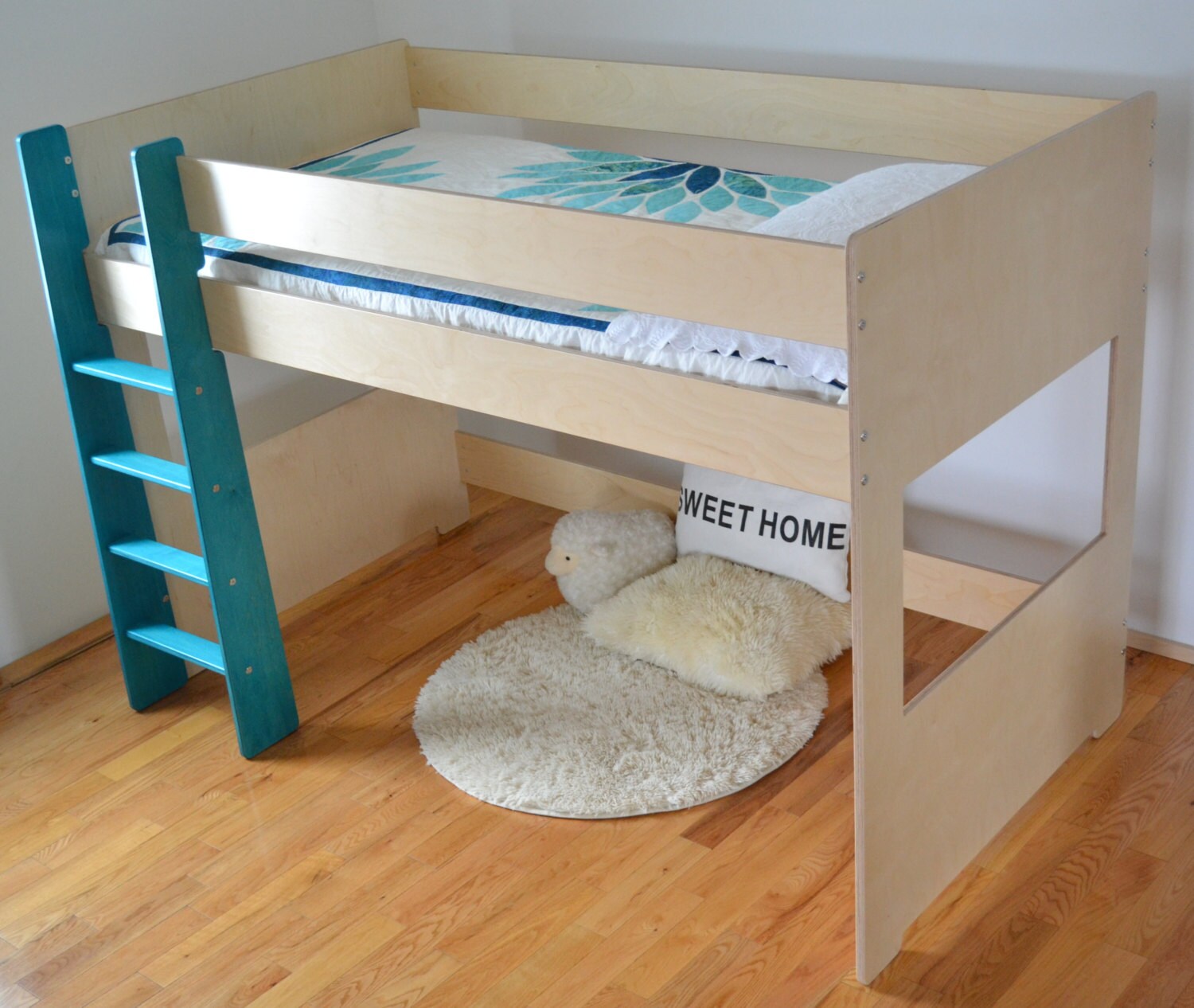 Loft bed mid height
