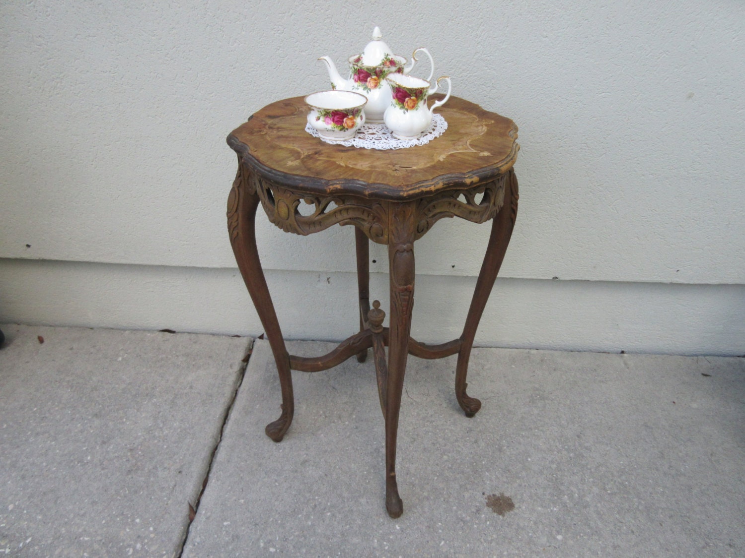 Vintage,Antique,Ornate,hand carved,small,side table,wood,dark Brown