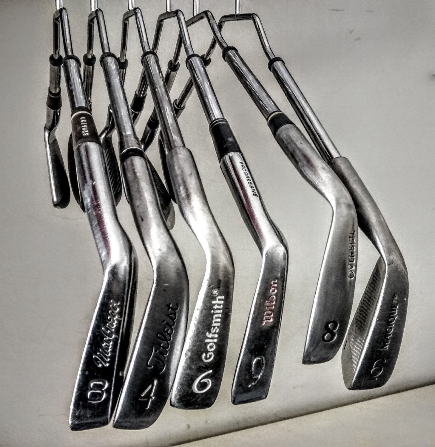 Golf Club Clothes Hanger.Golf gift for guys or groomsmen