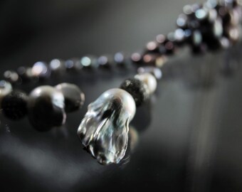 Iridescent silver gray pearl lariat necklace