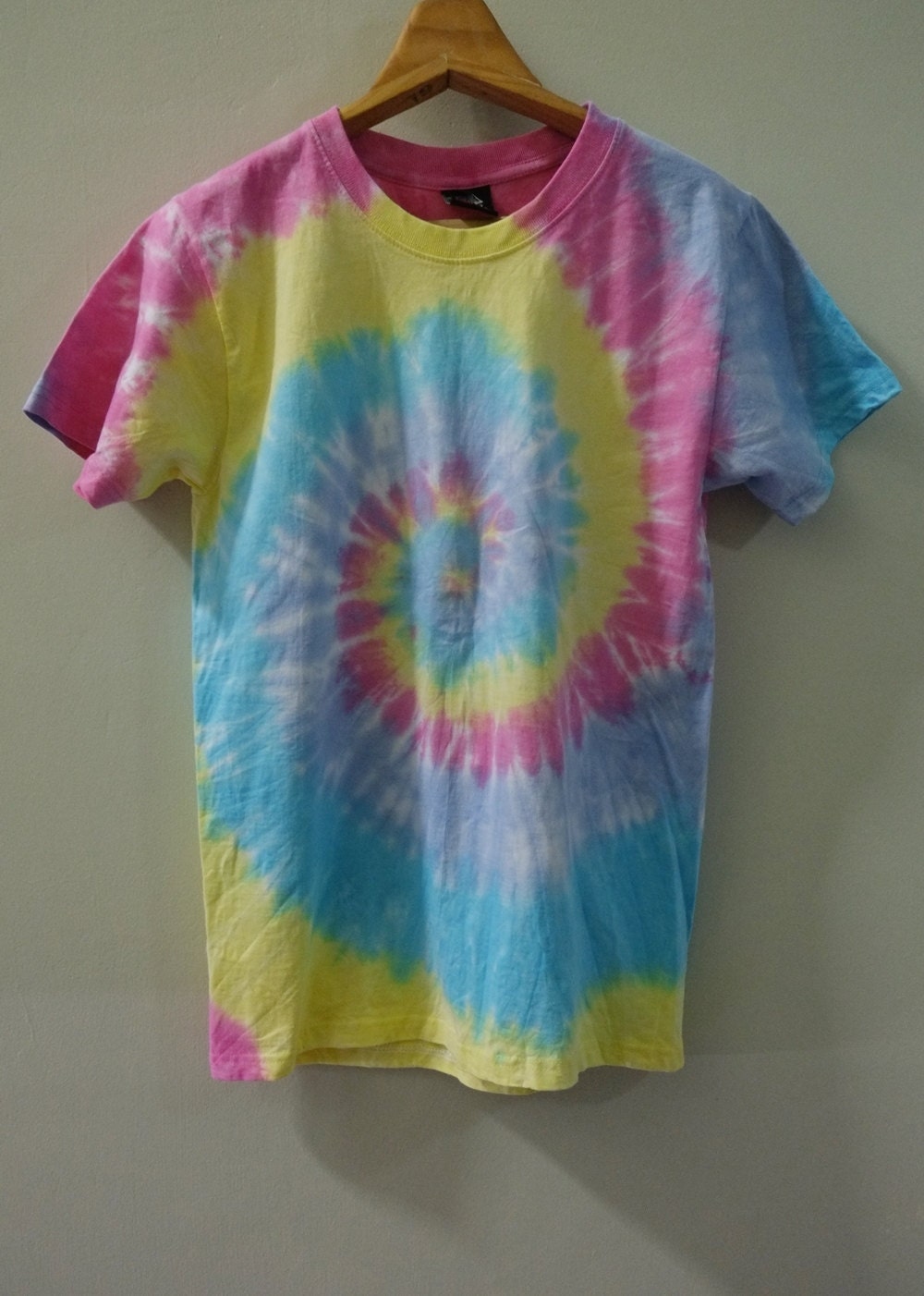 pastel tie dye shirt diy