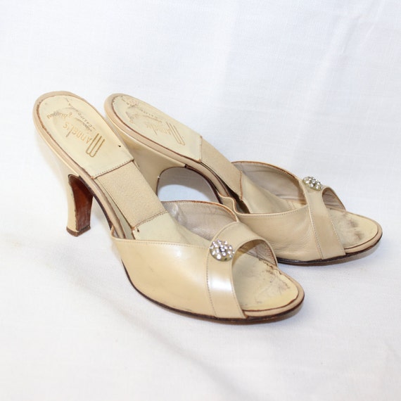 CLEARANCE Vintage 1950s tan Mandel's springolators heels