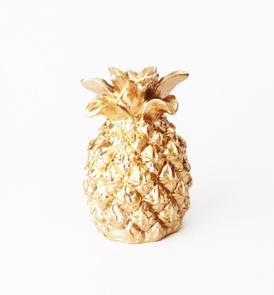 resin pineapple statue