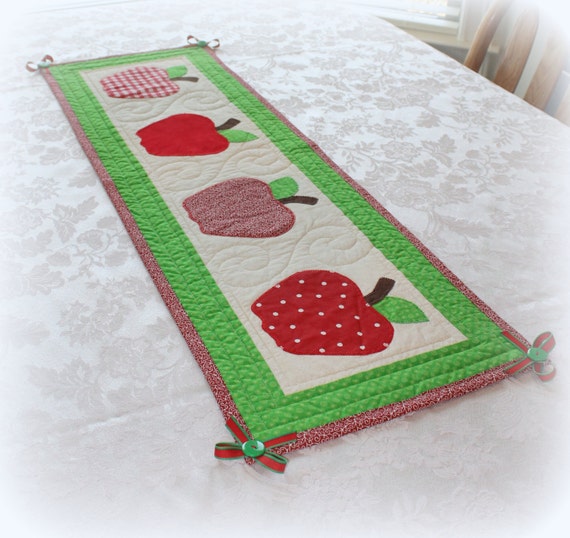 quilted-apple-table-runner-by-shabbypincushion-on-etsy