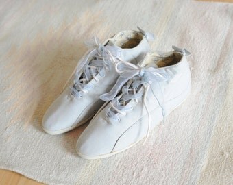 Vintage LA Gear Light Blue Canvas Sneakers, Womens 7 / ITEM332