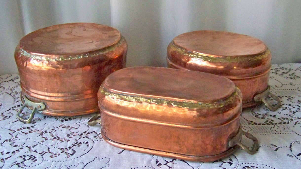 Vintage Copper Decorative Pots Primitive Vessel by cynthiasattic