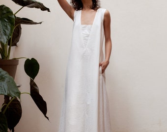 30% off White maxi dress wedding,maxi dress summer,maxi dress plus size,sleeveless maxi dress,v neck maxi dress,party