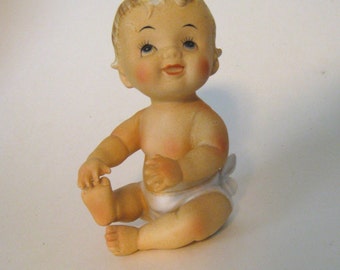 Vintage Napco piano baby figurine. Adorable blonde ceramic baby hand painted cowlick hair, diaper. Great nursery decor collectible 1050s