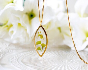 Resin / necklace / green / Pressed Flowers, Flower Resin Necklace, Natural Flower, Gift for her, Real Flower, Terrarium Necklace, Bohemian