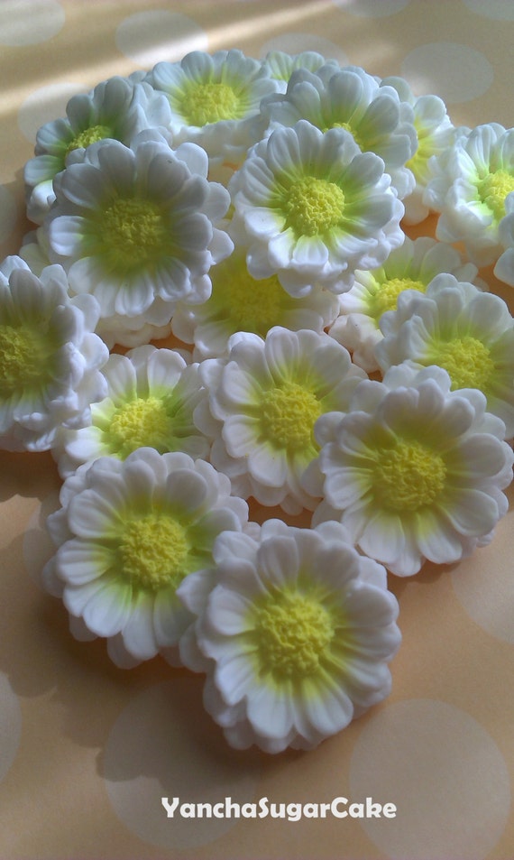 Edible Fondant Daisy Flower set of 12 Sugar by YanchaSugarCake