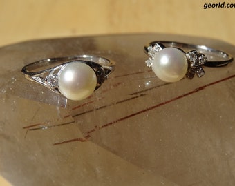 Natural Pearl Ring, with Sparkly Cubic Zirconia and Sterling Silver 925