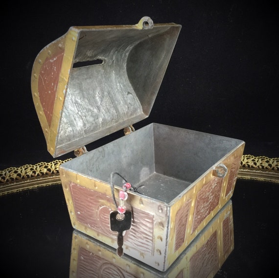 Treasure Chest Pirate Skull And Crossbones Piggy Bank Penny