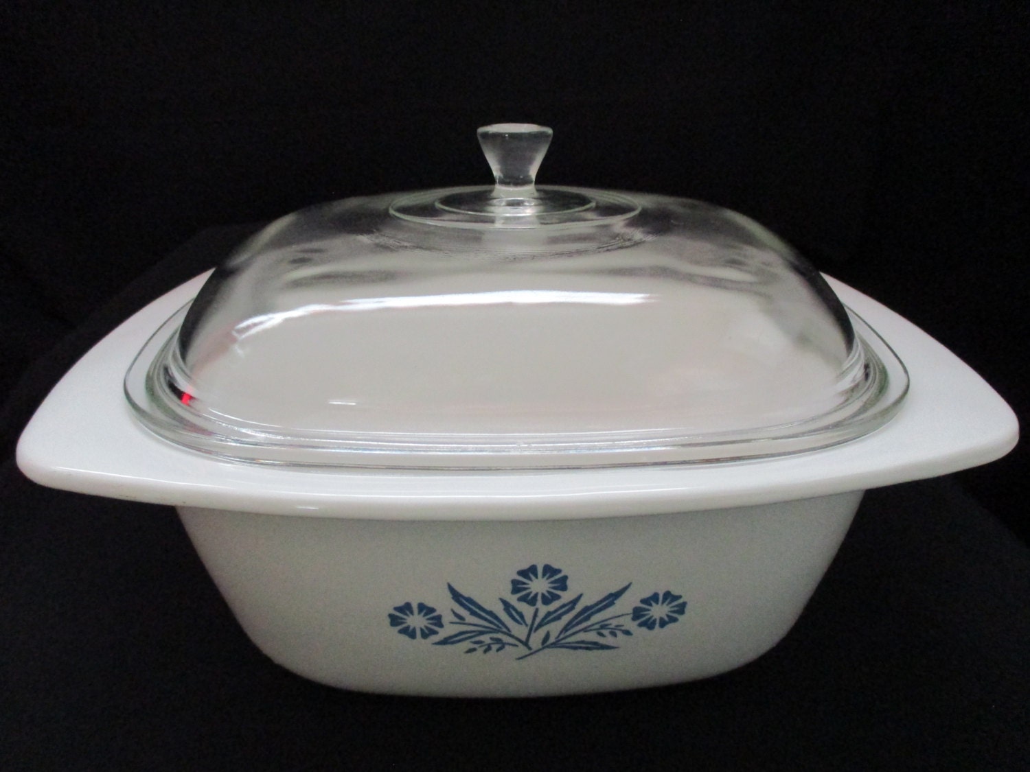 Vintage Corning Ware 4 Quart Dutch Oven in Blue Cornflower