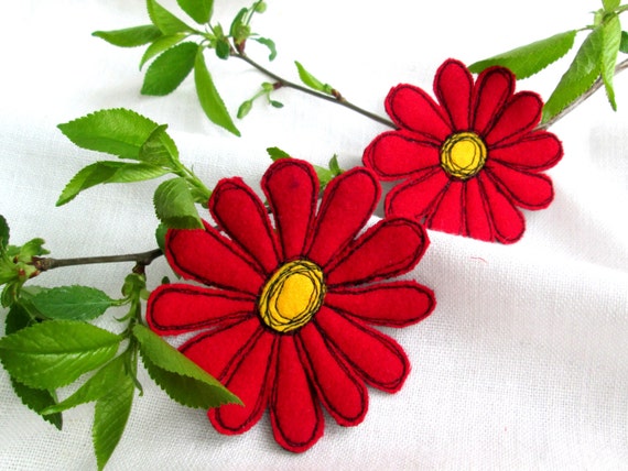 Brooch Red Gerbera. 2in1 Set. Textile  Brooch. Free Hand Machine Embroidery. Mother's Day Gift. Idea for Giftring Celebration