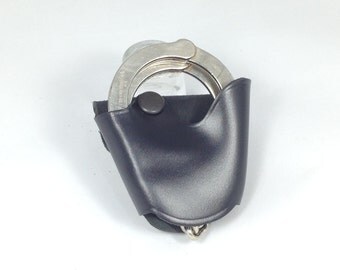 Quick release cuff case