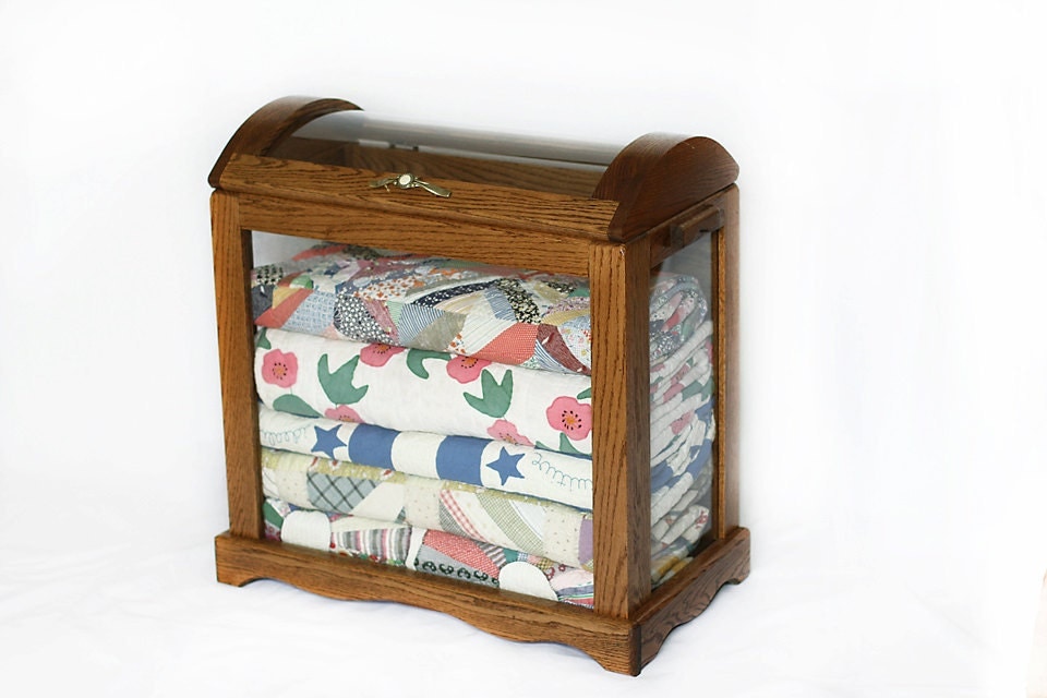 Oak Mid Size Quilt Chest with Clear Curved Lid