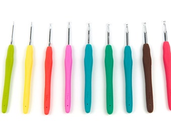 SALE Set of 9 Aluminum Crochet Hooks with Plastic Handles
