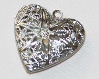 ONE piece of Silver plated filigree heart Locket Pendant 25x24x6mm