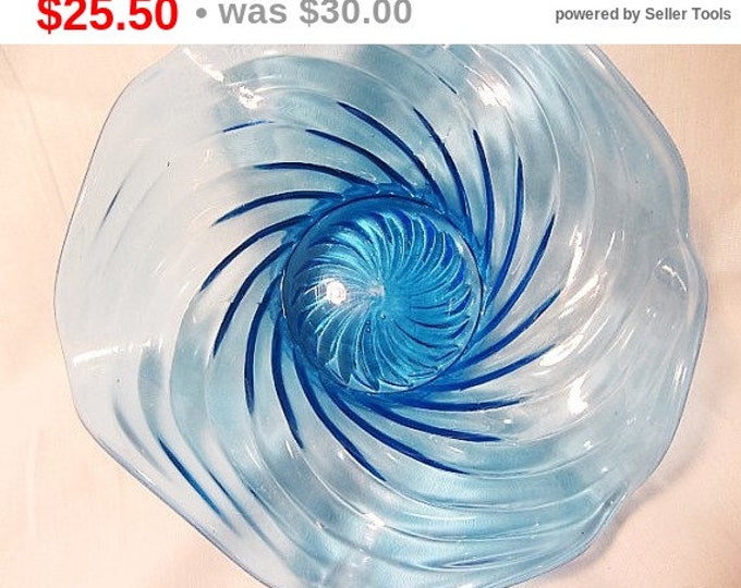 Vintage Wavy Blue Glass Bowl in Swirl Pattern, Serving Glass Bowl, Blue Glass Dish, Swirl Glass Bowl, Blue Glass Candy Dish, Sea Glass Bowl