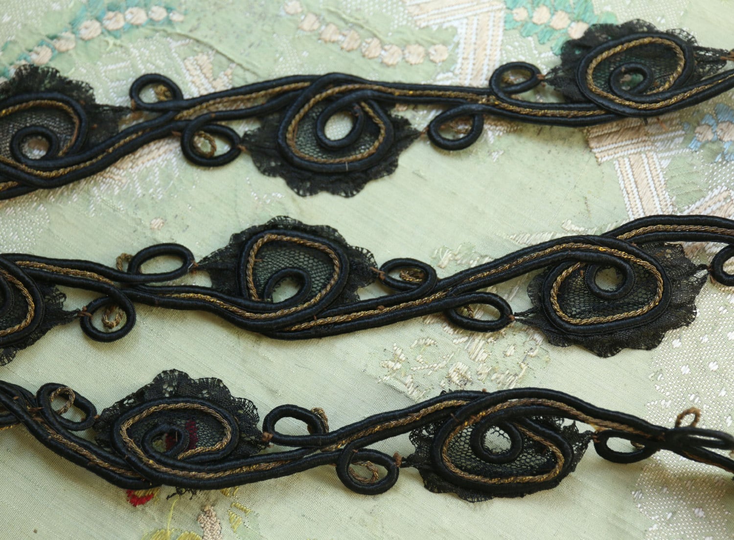 1 yard Antique metal silk soutache trim black gold 1.25