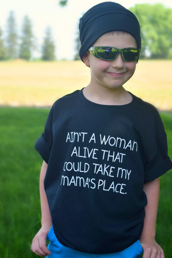 Download MallOfItAll - Ain't a woman alive that could take my mama's place t-shirt, son, Mommy, mom ...