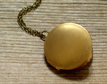 Vintage Brass Locket, Keepsake Locket, Photo Locket, Unisex Locket, Round Brass Locket, Pendant Necklace, Love Locket, Brass Pendant