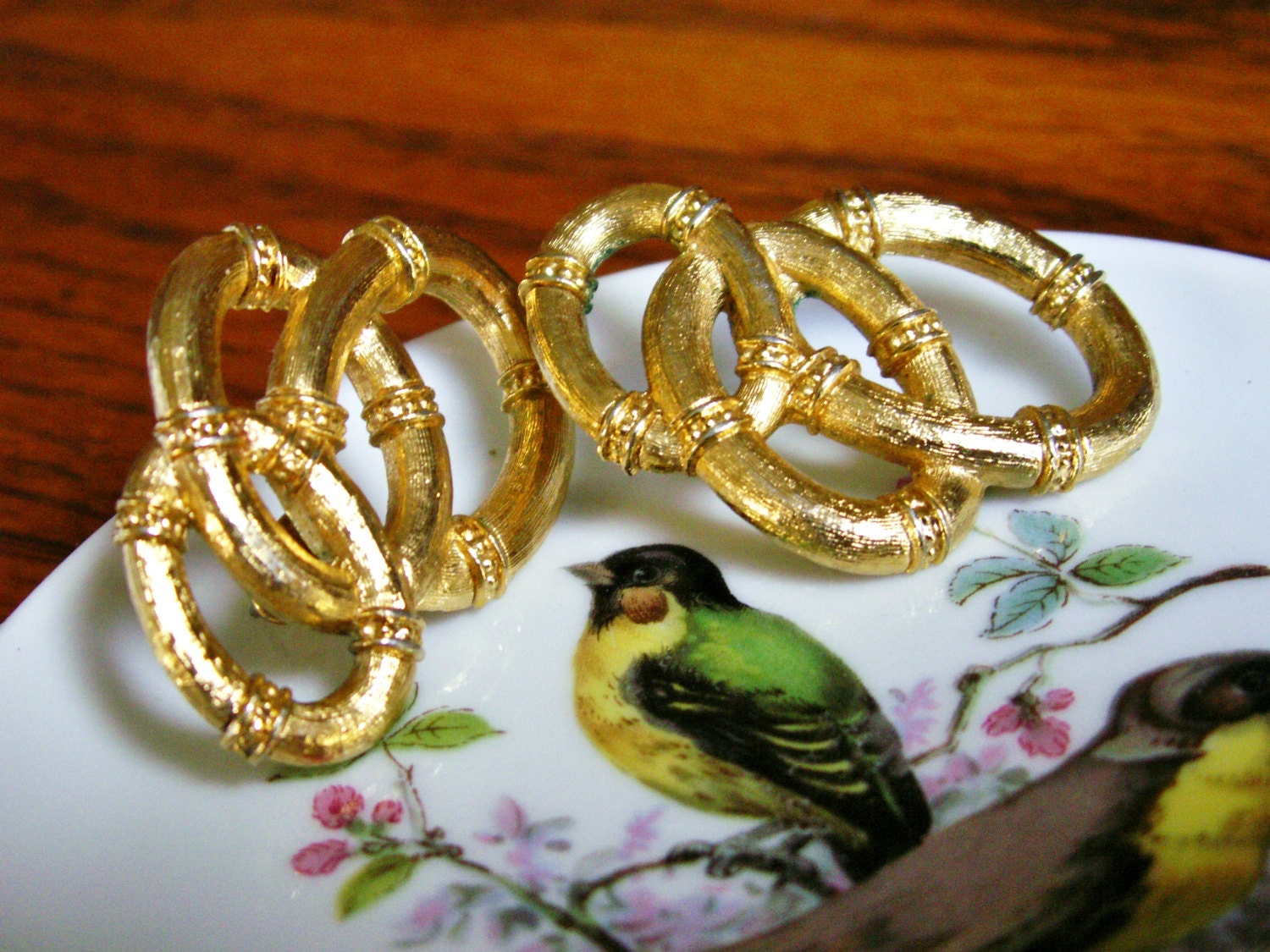 Classic Textured Gold Tone Ring Interlocking Rings Pierced