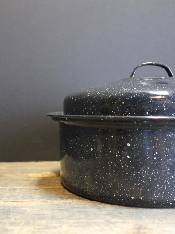 Vintage Speckeled Enamelware Round Dark Blue Roasting Pan