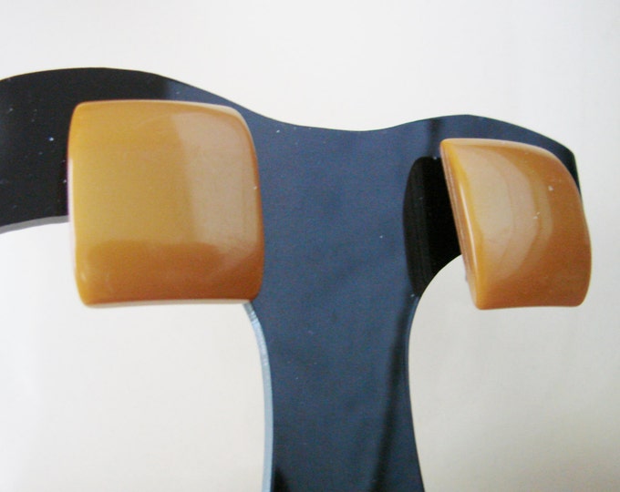 Vintage Chunky Butterscotch Bakelite Clip Earrings / Retro / 1940s / Jewelry / Jewellery