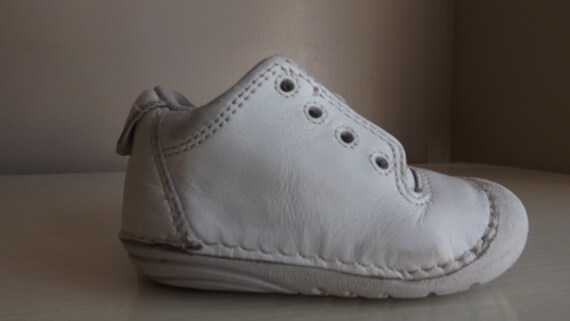 Stride Rite White Leather Shoes. Pre Walker. Vintage Baby