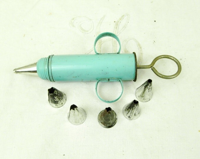 Vintage French Metal Piping Icing Funnel / Kichenalia / French Decor / Cottage / Retro Home Interior / Kitchenware / Country kitchen Cake