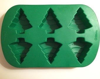 Wilson Silicone Christmas Tree Mold, makes 6 Christmas trees, Christmas baking, candy molds, bath bomb molds