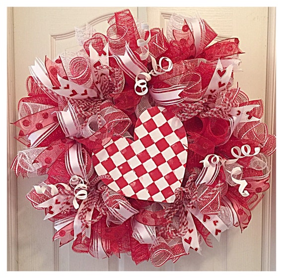 Easy Mesh & Ribbon Valentine's Day Wreath - My Pinterventures