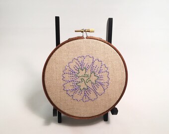 Hand-Embroidered Floral Wall Art. Embroidery hoop art. Spring decor. Embroidery on natural linen.