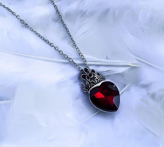 Queen of hearts necklace Ruby Heart necklace by KingsfieldInn