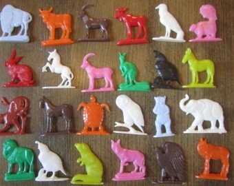 Miniature Animals Vintage Toy Cracker Jack Bubble Gum Cereal Prize Charms Plastic Craft Supply Lot Collectible Terrarium Diorama