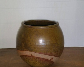 Studio pottery vessel