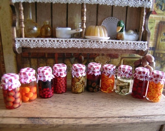 Reallistic Dollhouse miniature jars of jam 1:12
